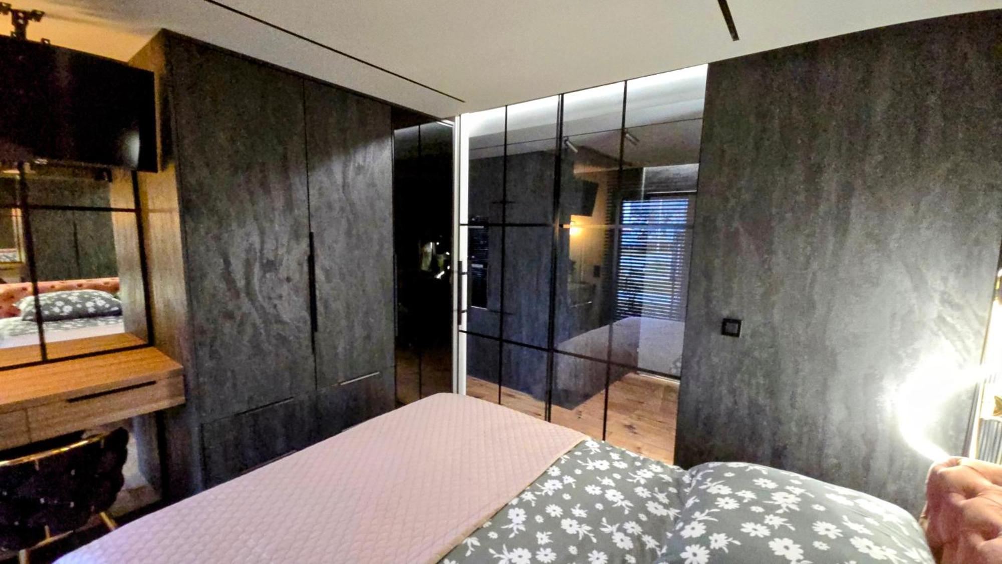 Apartament Dark Prestige New ! - Dostep 24H, Projektor , Garaz Podziemny , Klimatyzacja , Duzy Taras キェルツェ エクステリア 写真